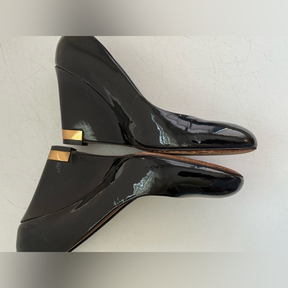 Tory Burch Patent Leather wedge heel - Picture 7 of 11